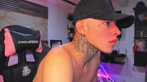 andrees_s online show from November 15, 2:20 am