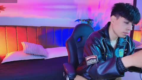 andreew_style_ online show from April 21, 9:28 pm