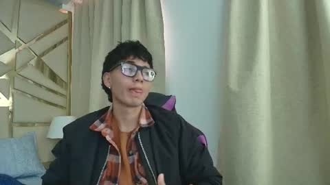 Snapshot of andres8975 chatting on June 17, 12:50 pm Andres online show from June 17, 12:50 pm