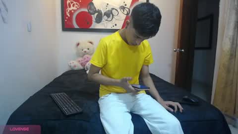 Snapshot of andrescoll25 chatting on July 3, 6:36 pm andrescoll25 online show from July 3, 6:36 pm
