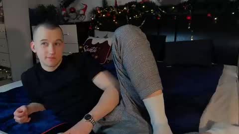 andress_rou online show from December 18, 9:25 am