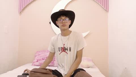  andrew  online show from August 4, 4:04 am