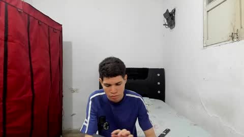 andrew_2811 online show from April 18, 2:04 am