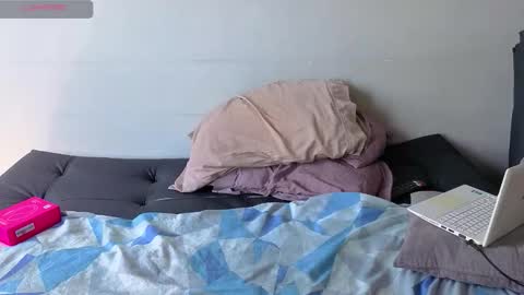 Snapshot of andrew_hot_999 chatting on November 1, 6:43 pm Andrew online show from November 1, 6:43 pm