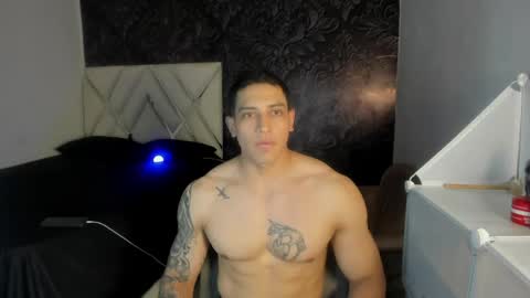 andrew_jhones online show from June 3, 5:21 am
