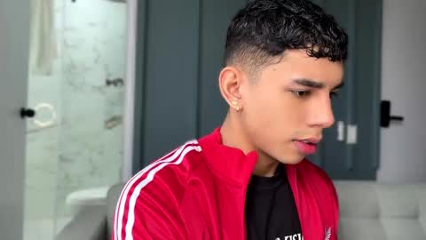 Andrew M. online show from April 18, 4:22 pm