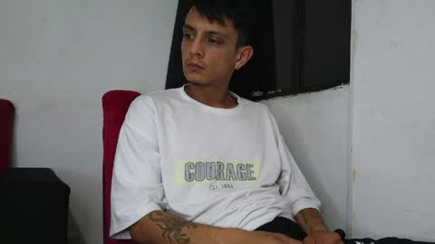 Snapshot of andrewcooper1 chatting on April 6, 2:31 am andrew online show from April 6, 2:31 am