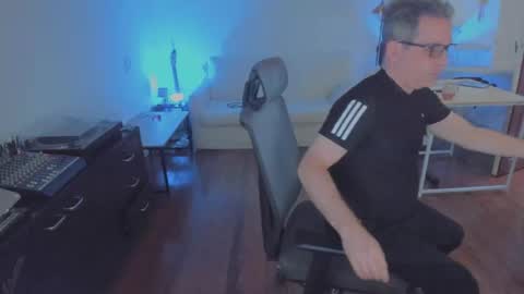 Andrew online show from December 1, 10:42 am