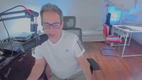 Andrew online show from December 19, 6:04 pm