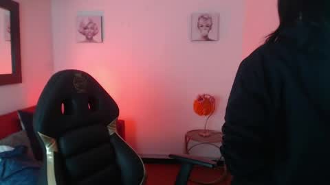 andy_eagleton_20 online show from April 9, 2:44 am