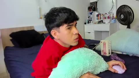 andy_wood1 online show from April 29, 2:10 pm