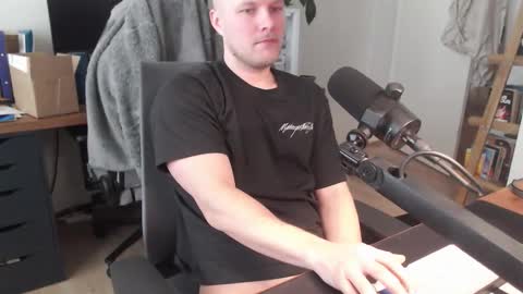 andycandy1994 online show from February 4, 12:11 pm