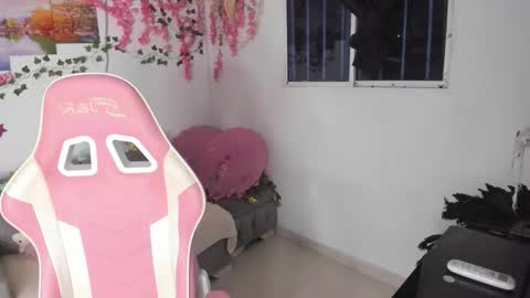 Snapshot of aneko_morii chatting on February 10, 1:21 am online show from February 10, 1:21 am