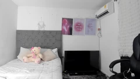 Snapshot of aneko_morii chatting on March 2, 2:36 am online show from March 2, 2:36 am