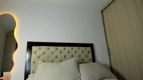 Snapshot of aneko_morii chatting on March 20, 5:12 am online show from March 20, 5:12 am