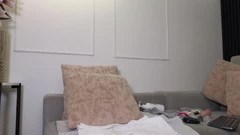 Anell online show from April 4, 7:33 pm