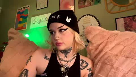 ang3lmorgu3 online show from December 22, 7:11 pm