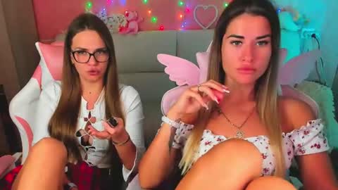 Snapshot of angel_and_demon0304 chatting on June 19, 3:11 am Ivanna and Jessica online show from June 19, 3:11 am