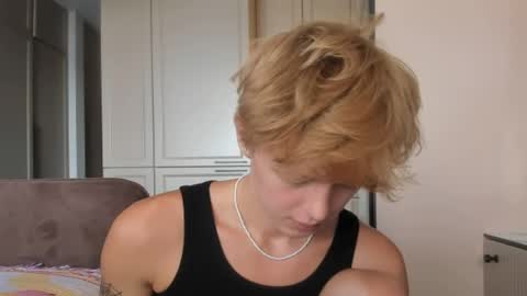 angel_andreww online show from June 2, 9:55 am