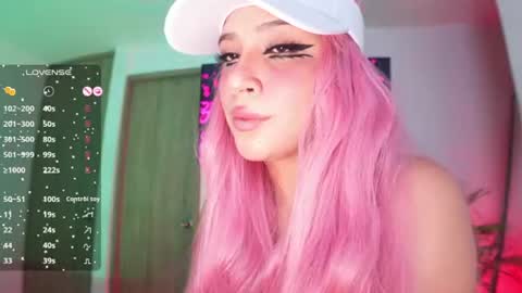 Snapshot of angel_rouse_1 chatting on June 13, 4:21 am Angel online show from June 13, 4:21 am