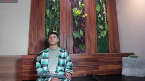 Snapshot of angel_silva_ chatting on April 7, 11:32 am Angel online show from April 7, 11:32 am