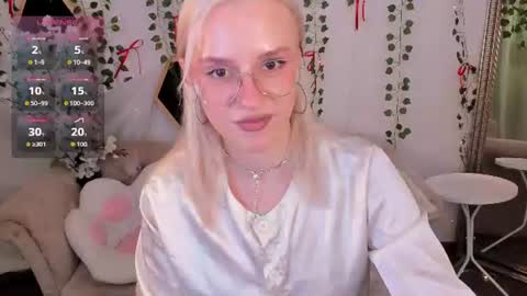 Snapshot of angel_tessa chatting on June 17, 8:43 pm Angelica online show from June 17, 8:43 pm