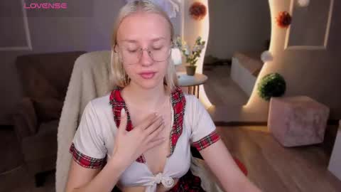 Snapshot of angel_tessa chatting on July 6, 2:14 pm Angelica online show from July 6, 2:14 pm