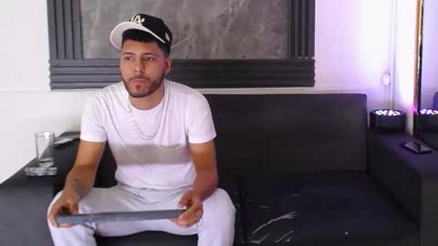 angel_villareal_ online show from February 14, 5:15 am