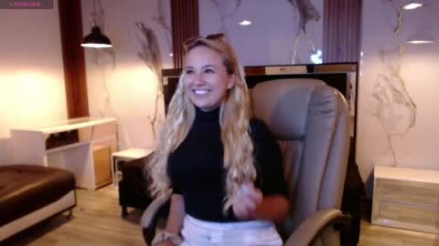 Snapshot of angel_white25 chatting on March 30, 11:33 am Angel online show from March 30, 11:33 am