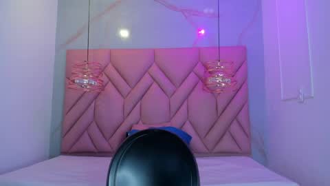 Snapshot of angelaa_cute chatting on April 25, 6:38 pm ANGELA online show from April 25, 6:38 pm