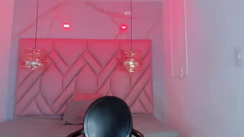 Snapshot of angelaa_cute chatting on May 20, 12:00 pm ANGELA online show from May 20, 12:00 pm