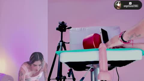 angel online show from February 25, 7:40 am