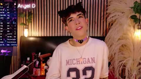 Snapshot of angeldustt_19 chatting on February 19, 4:30 am Angel dust online show from February 19, 4:30 am