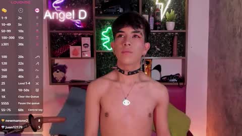 Snapshot of angeldustt_19 chatting on February 26, 4:55 am Angel dust online show from February 26, 4:55 am