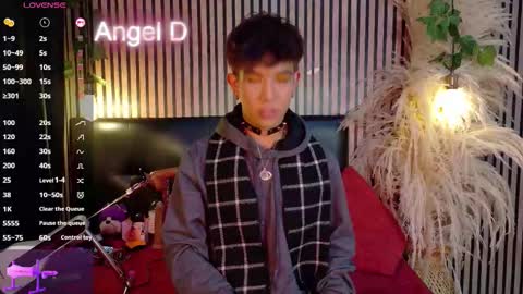 Snapshot of angeldustt_19 chatting on March 3, 3:12 am Angel dust online show from March 3, 3:12 am