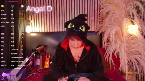 Snapshot of angeldustt_19 chatting on March 4, 3:45 am Angel dust online show from March 4, 3:45 am