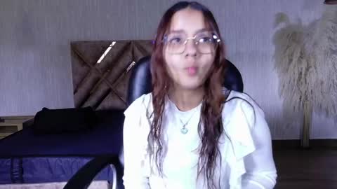 Snapshot of angeles_azul chatting on April 26, 4:59 pm angel online show from April 26, 4:59 pm