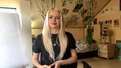 Lena online show from April 15, 9:05 am