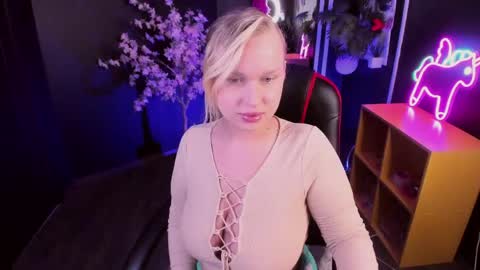 Angelic beauty online show from May 26, 10:33 am