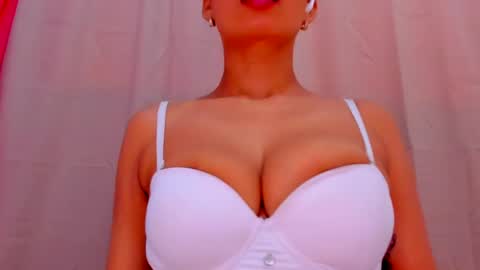 Snapshot of angelica_hot19 chatting on June 26, 2:21 pm angelica_hot19 online show from June 26, 2:21 pm