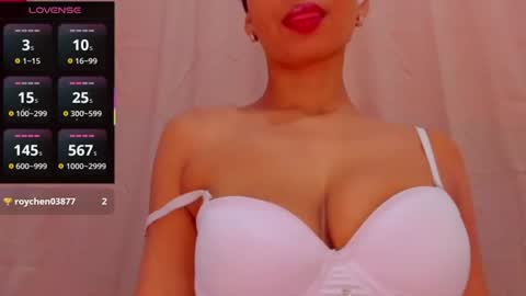 Snapshot of angelica_hot19 chatting on June 28, 1:28 pm angelica_hot19 online show from June 28, 1:28 pm