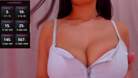 Snapshot of angelica_hot19 chatting on July 13, 1:47 pm angelica_hot19 online show from July 13, 1:47 pm
