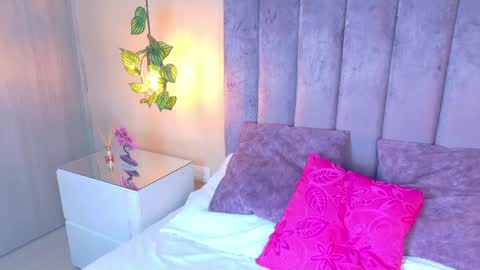 Snapshot of angelicaa_garcia chatting on April 17, 11:57 am angelicaa_garcia online show from April 17, 11:57 am