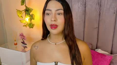 Snapshot of angelicaa_garcia chatting on April 24, 11:34 am angelicaa_garcia online show from April 24, 11:34 am