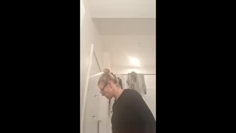 Snapshot of angelicaroeangeless chatting on February 22, 12:26 pm angelicaroeangeless online show from February 22, 12:26 pm