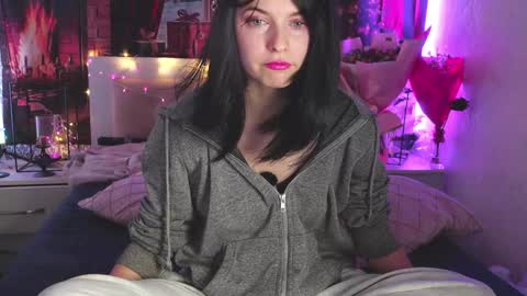Snapshot of angelika_rouge chatting on January 7, 6:43 pm Angelika Rouge online show from January 7, 6:43 pm