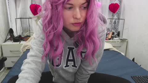 Snapshot of angelika_rouge chatting on March 1, 9:33 am Angelika Rouge online show from March 1, 9:33 am