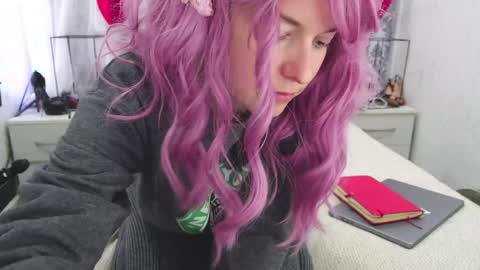 Snapshot of angelika_rouge chatting on March 3, 12:22 pm Angelika Rouge online show from March 3, 12:22 pm