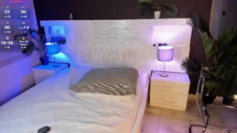 angelina_hilton online show from July 7, 11:36 am