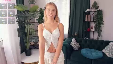 Alice WOW online show from August 8, 8:49 am